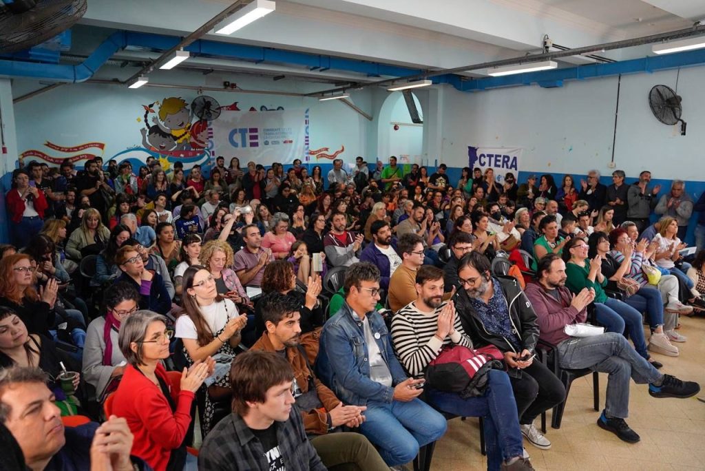 Docentes lanzan una corriente sindical para "recuperar iniciativa" ante el Gobierno porteño