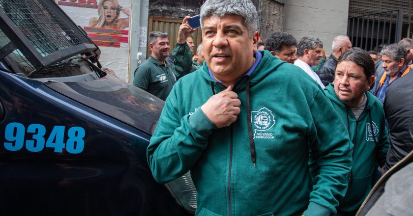 Tras los chispazos entre ambos y a horas de una nueva cita paritaria de Camioneros, Pablo Moyano tuvo su cara a cara con Olmos y le pidió un «bono para los trabajadores que no cubren la inflación»