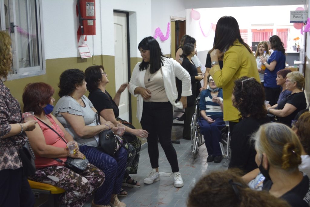 Remiseros coordinaron con el PAMI una jornada de prevención contra el cáncer de mamas