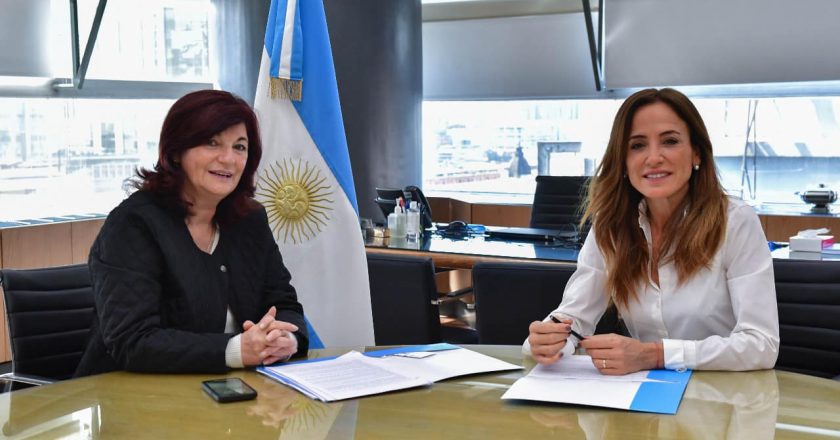 La ministra de Trabajo «Kelly» Olmos se reunió con su par en Desarrollo Social, Tolosa Paz, con miras a evitar la superposición de planes sociales y fomentar el empleo formal