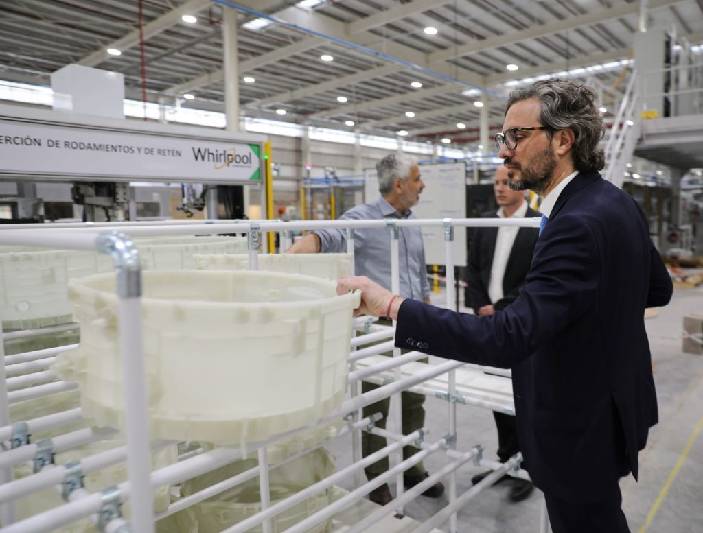 Whirlpool inaugura en Pilar su planta más moderna del mundo para producir lavarropas y suma 250 empleos a la industria nacional