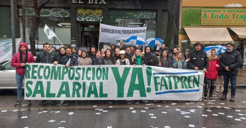 Trabajadores de prensa gráfica protestan en todo el país por una urgente recomposición salarial: «Un redactor cobra 90.000 pesos»