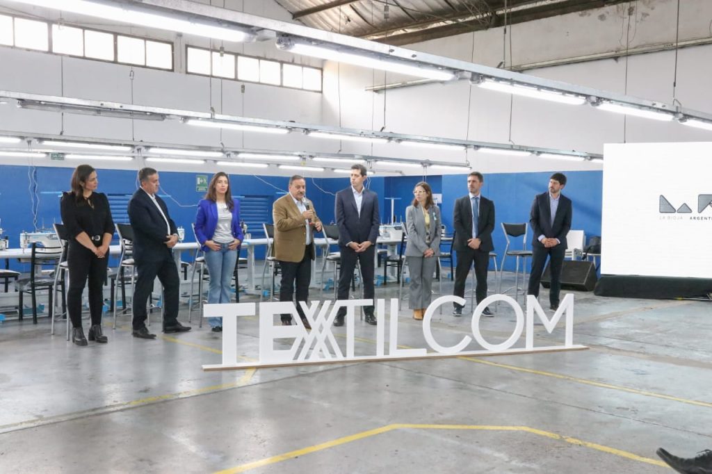 "Wado" De Pedro y Quintela inauguraron una planta textil que dará empleo a 320 personas en La Rioja