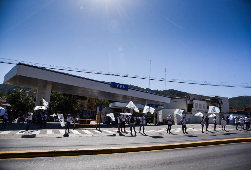 Con la intención de llegar al 100% de aumento salarial, los petroleros cordobeses retoman hoy sus paritarias