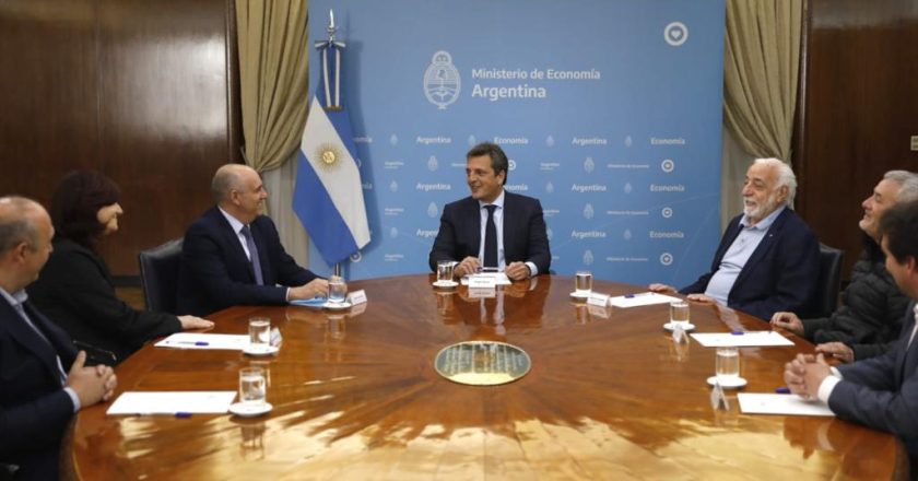 Con intervención del Gobierno nacional, se destrabó el conflicto de la UTA y levantaron el paro