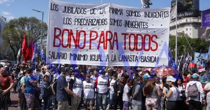Militantes de Unidad Piquetera marcharon a la Anses y reclamaron bono de 45 mil pesos «para todos»