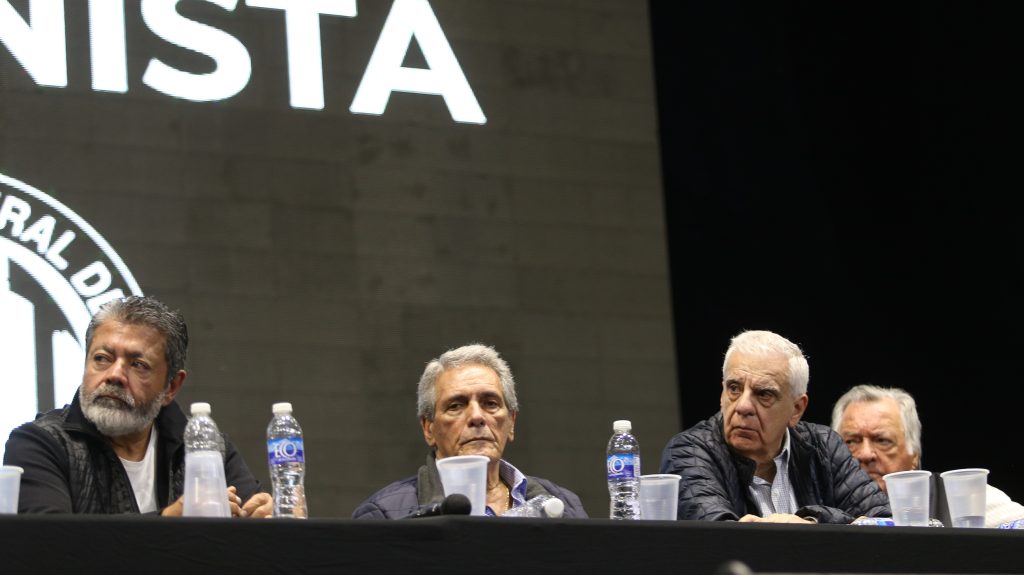 Cumbre de la CGT para aceitar su armado político con vistas a colar dirigentes en las listas del PJ 