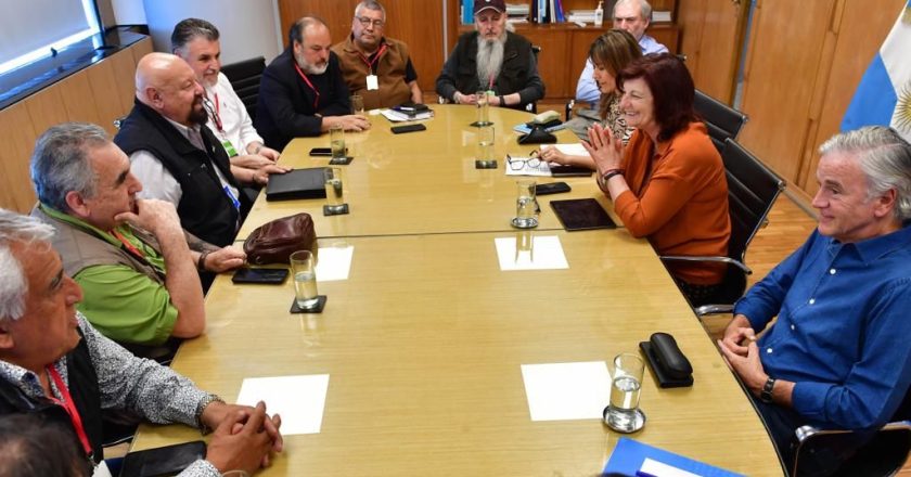 Tras el paro en los puertos, Olmos recibió a la Federación de la actividad que se llevó promesas de respuestas pero no levantó el estado de alerta y movilización