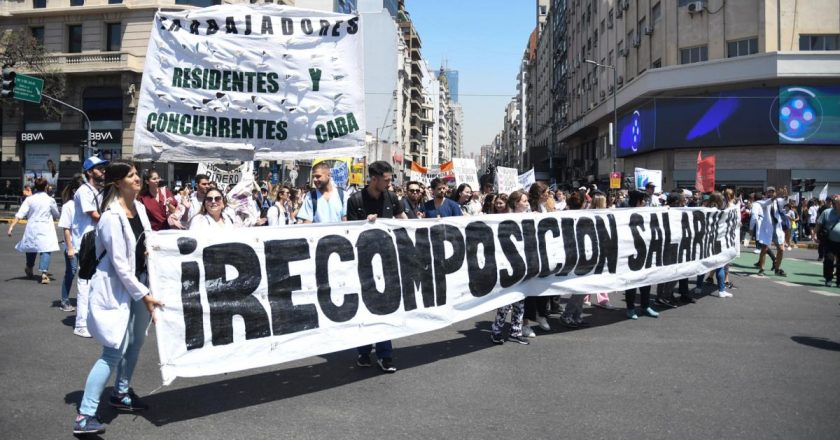 Los médicos porteños sostienen las protestas contra la gestión de Larreta y denuncian que ganan menos de 300 pesos la hora