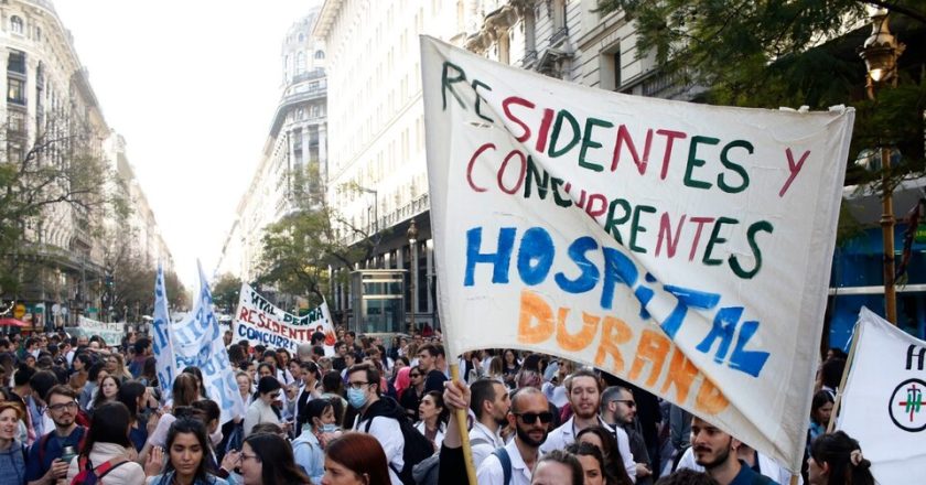 Trabajadores de la salud porteños no se rinden y vuelven hoy a reclamarle a Larreta un aumento salarial con la «noche de las luces»