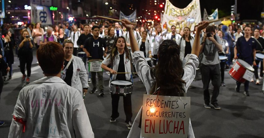 Residentes y concurrentes porteños convocan el próximo martes a una segunda «noche de las luces»