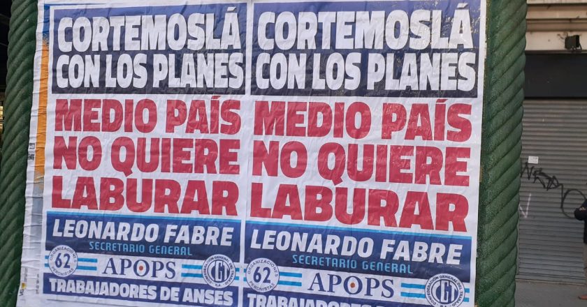 Afiches en la vía pública y dardos desde las redes sociales: Leonardo Fabre profundiza su campaña contra los «planeros» que no quieren trabajar