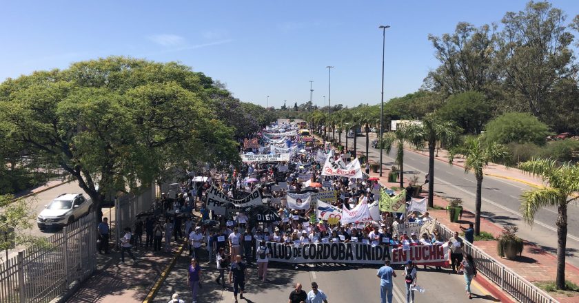 Crece el conflicto con los médicos autoconvocados de Córdoba que vuelven a movilizar y desconocen lo firmado por el gremio SEP