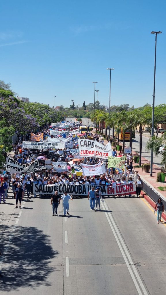 Crece el conflicto con los médicos autoconvocados de Córdoba que vuelven a movilizar y desconocen lo firmado por el gremio SEP