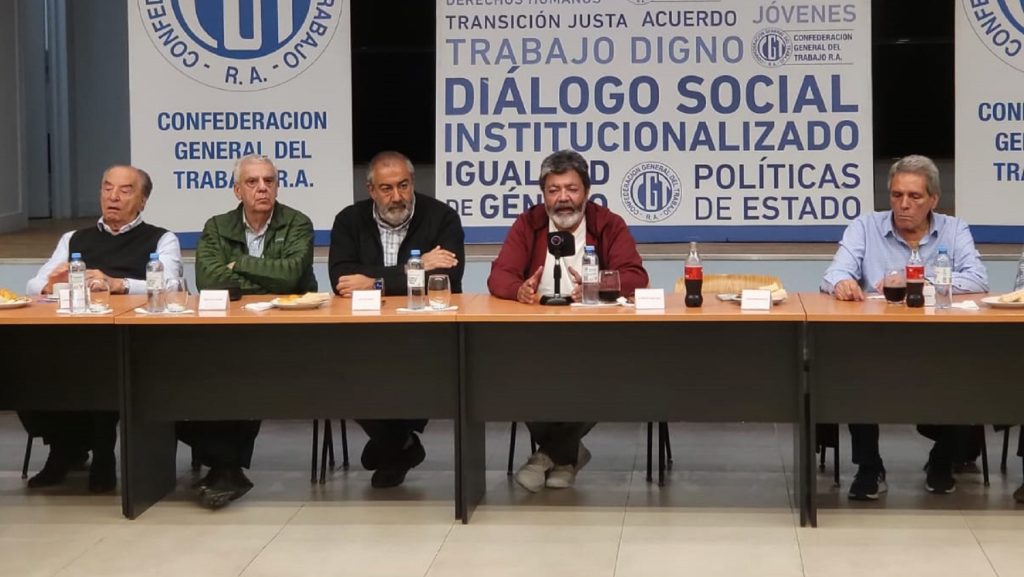 La Mesa Nacional Político-Sindical Peronista que conformaron los Gordos y el Barrionuevismo se posicionó contra el kirchnerismo, respaldó las PASO y le bajó el pulgar a la suma fija