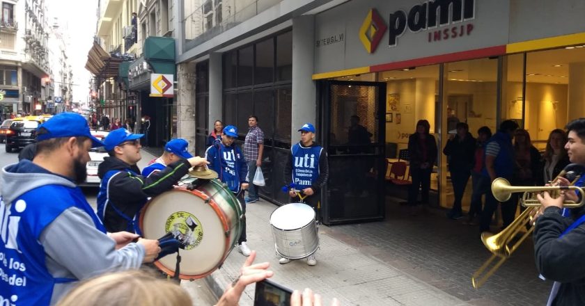 Gremio del PAMI protestó e inició una campaña contra la aplicación de Ganancias: «Al mes siguiente de cada uno de los últimos aumentos, el personal terminó cobrando menos»