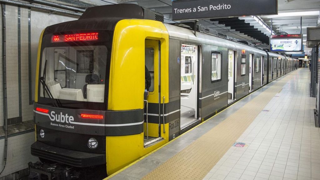 Metrodelegados anunciaron una nueva apertura de molinetes y un paro en la Línea A del Subte en reclamo de la reducción de la jornada laboral