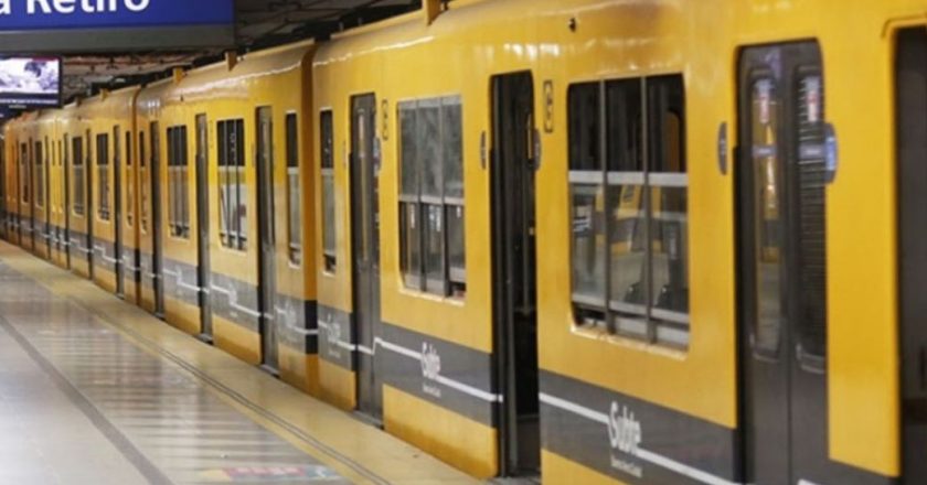 Los trabajadores del subte liberarán mañana molinetes y pararán una hora en la línea C