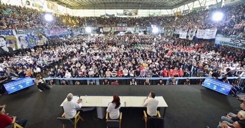 Furlán junto a CFK en el plenario de la UOM pidió un bono y dijo que el salario promedio de la UOM pasó de «2.300 a 1.000 dólares»