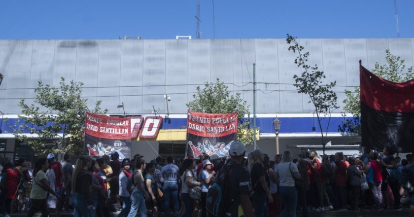 Organizaciones sociales protestaron frente a los supermercados «contra la especulación» de los formadores de precios
