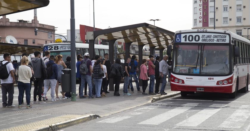 Desde enero, los trabajadores del AMBA pagarán un 39% más caro el pasaje en transporte público y desde marzo aumentará todos los meses según la inflación