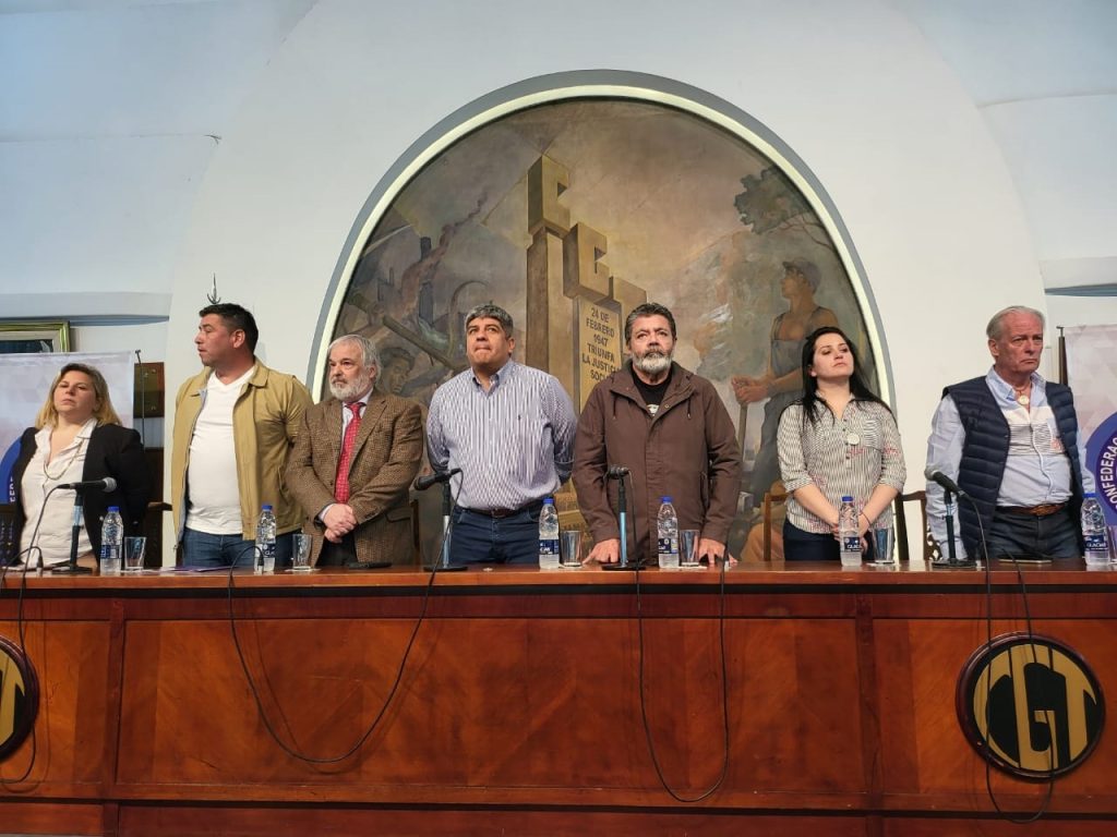 Gerardo Martínez puso reparos en la decisión de otorgar obra pública a cooperativas y aseguró que sólo se justifica si son la transición hacia la formalidad laboral