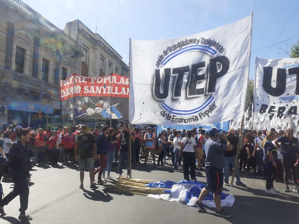 En medio de la crisis con Tolosa Paz, el gremio de las organizaciones sociales sale a la calle y amaga con romper con el Gobierno: "Que se levante el secreto fiscal de los jueces, los que fugaron dólares y los políticos"