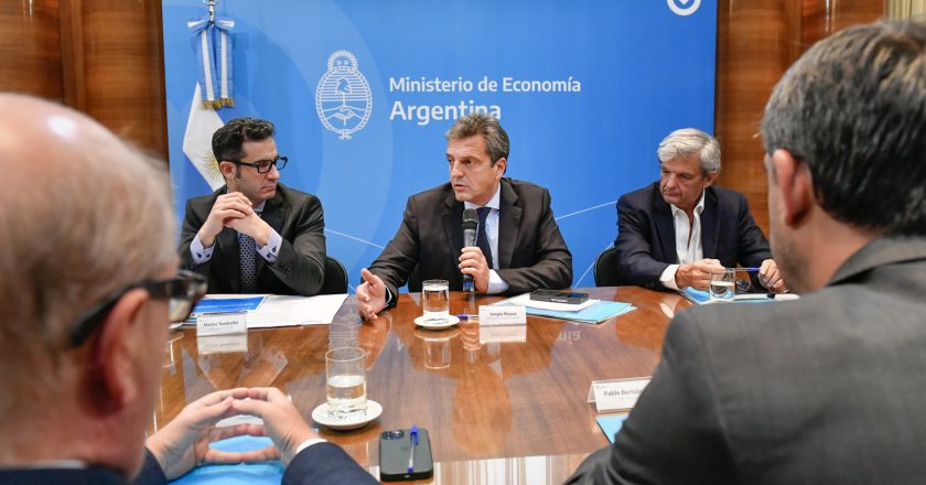 La tijera de Massa: desde que se congeló la planta, se redujo en más de 1700 empleados la dotación de estatales