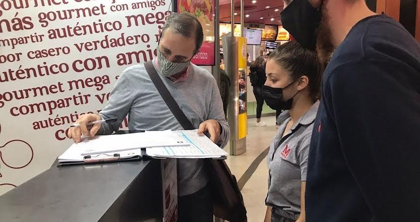 Trabajadores de comidas rápidas llegarán a un aumento del 103% en mayo de 2023