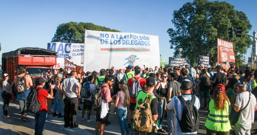 Trabajadores tercerizados cortaron el acceso a Aeroparque por un conflicto gremial