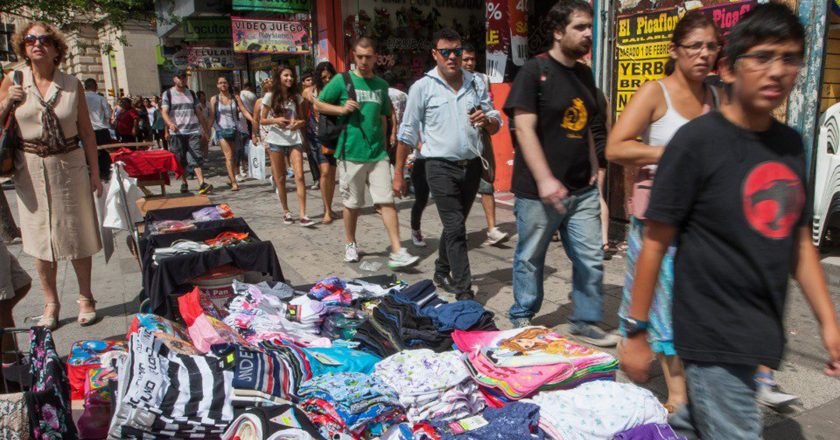 Desde el Movimiento de Trabajadores Excluidos, se refirieron al conflicto entre la señora y los manteros de Once: «Tiene derecho a salir pero ¿por eso nos va a venir a agredir?»