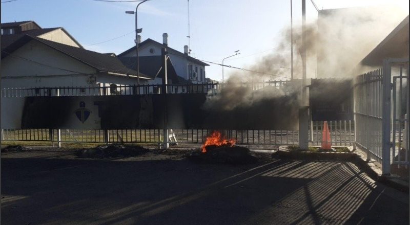 Fracasó la audiencia conciliatoria y sigue el conflicto por los despidos en el conflicto en Puerto Rosario