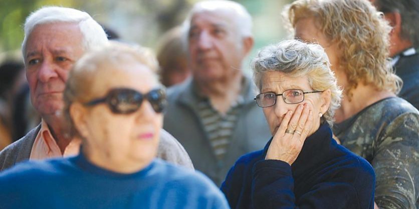 La Ley Bases con media sanción en Diputados dejaría al 90% de las mujeres sin moratoria previsional: Podrían retirarse recién a los 65 y cobrando sólo el 80% de una jubilación mínima