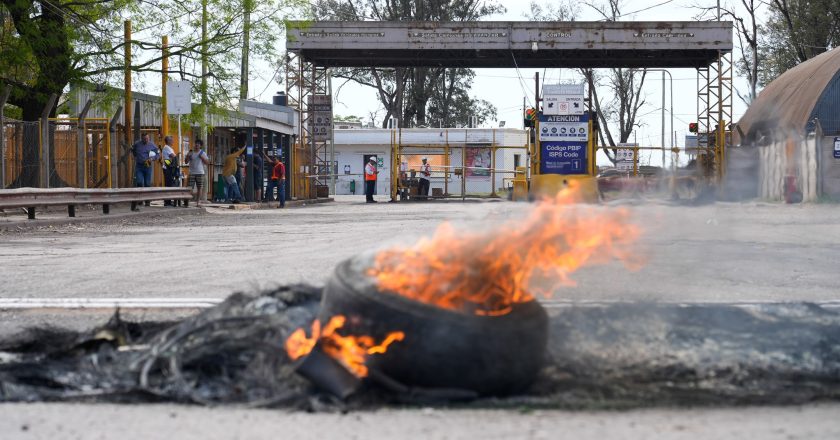 Derivación inesperada del conflicto que paralizó por 50 días el puerto de Rosario: empresas piden no pagar costos extras a exportadores