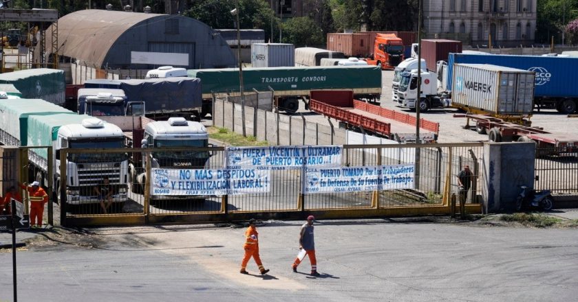 Tras 40 días de conflicto retomó la actividad el Puerto de Rosario, principal vía de ingresos de divisas del país