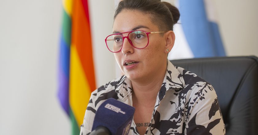 Capacitarán a trabajadores y trabajadoras del Estado para garantizar el cupo laboral travesti trans