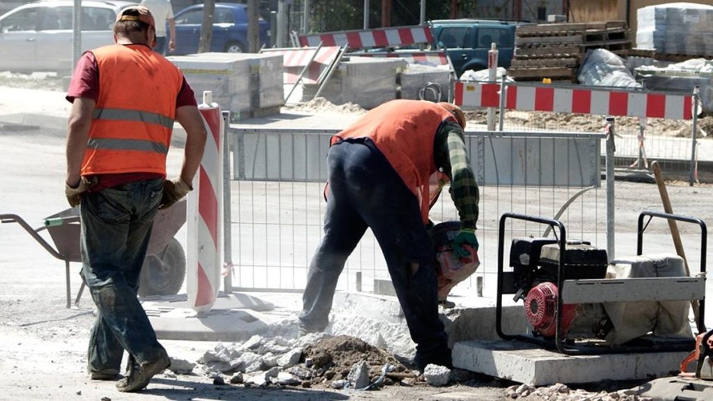 Por la crisis de ingresos, más de 3 millones de trabajadores están buscando un segundo empleo