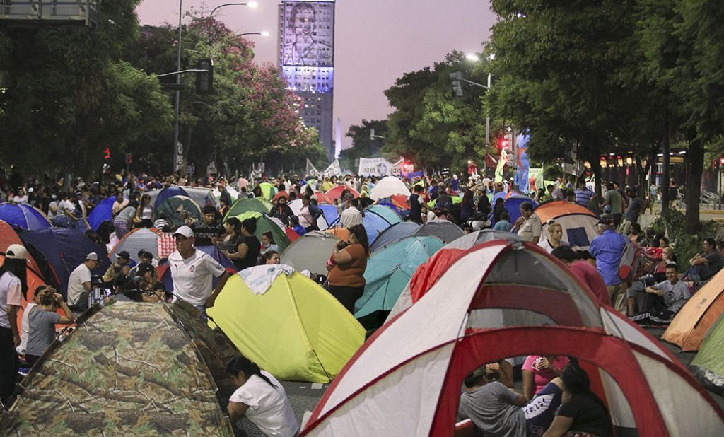 Las organizaciones sociales redoblan su presión sobre Tolosa Paz y lanzan otro campe para denunciar "despidos" en el Potenciar Trabajo