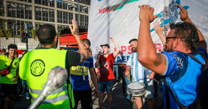 Trabajadores de una tercerizada de Aerolíneas Argentinas reclamaron la reapertura de las paritarias y denunciaron fraude en las elecciones de delegados de Upadep