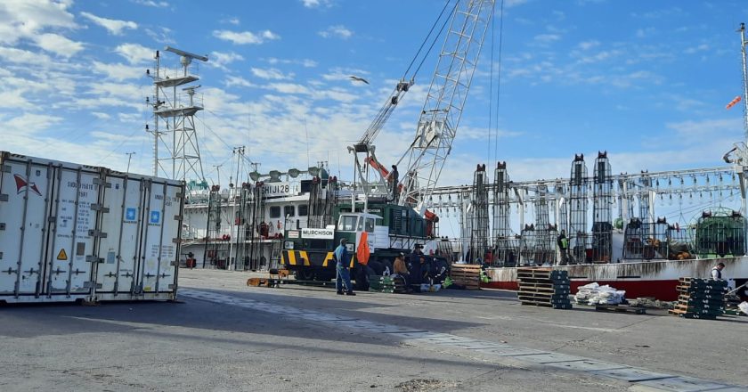 Guincheros denuncian que el impuesto a las Ganancias “destruye y confisca” el salario de los trabajadores de Puerto Deseado que llegan a cobrar hasta un peso por 4 días de jornales