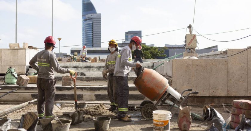 Por la crisis de ingresos, más de 3 millones de trabajadores están buscando un segundo empleo