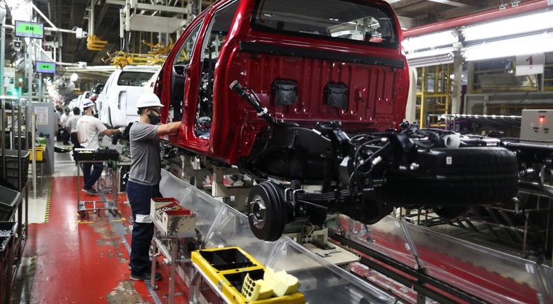 En medio del tembladeral económico, Toyota acordó con SMATA el adelanto del aguinaldo de los mecánicos a octubre