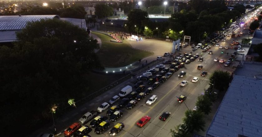 La presión no cede y los taxistas se manifestaron frente a los Estrella de Mar contra el ingreso de las aplicaciones ilegales de transporte en Mar del Plata