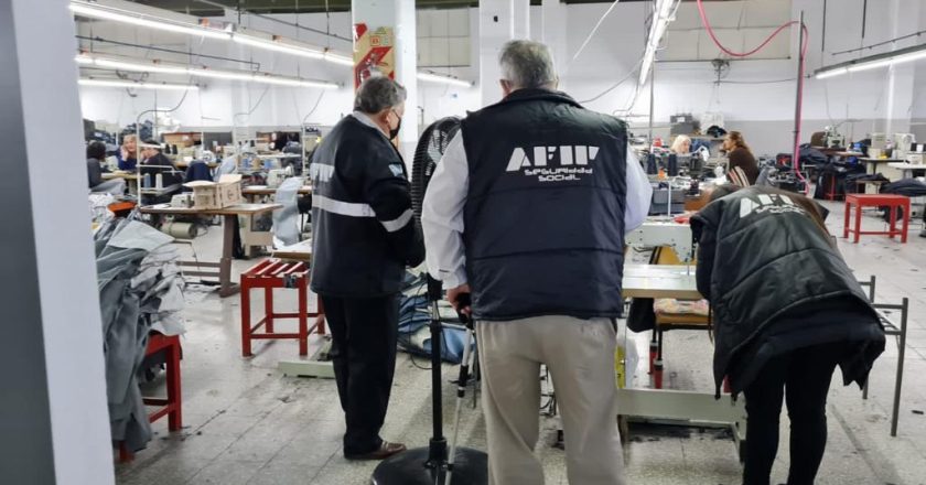 La AFIP detectó 43% de empleo no registrado y evasión fiscal en comercios textiles del barrio de Flores