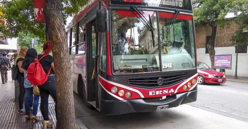 Finalmente el gobierno cita a la UTA y a las empresas de transporte para «escuchar sus necesidades» pero no participará de la mesa de negociación