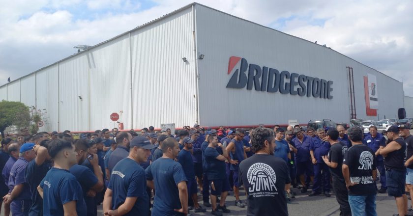 El Sindicato del Neumático paralizó Bridgestone luego del despido «arbitrario» de 8 trabajadores de la planta de Llavallol