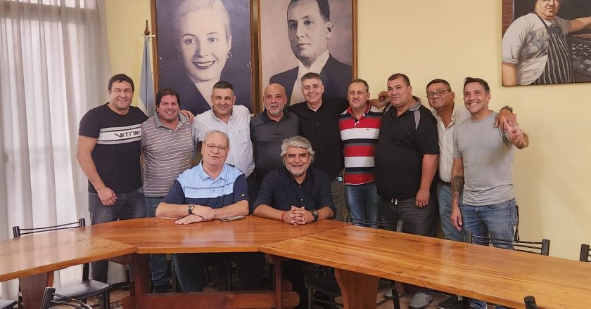 El ministro Walter Correa visitó a los trabajadores de la Industria de la Carne y pusieron la mira en el cumplimiento de la normativa del cuarteo obligatorio