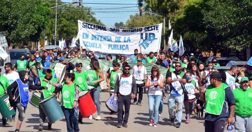 Docentes de Río Negro desconocieron la conciliación obligatoria y se movilizaron en reclamo de mejores salarios