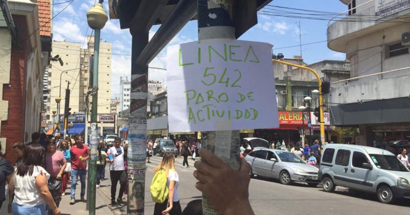 #AHORA La oposición a Roberto Fernández en la UTA   lanzó una huelga que amenaza con parar buena parte del transporte de la zona metropolitana mañana por la mañana