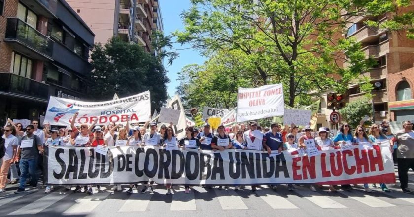 Un nuevo paro por salarios complica la atención en la salud pública de Córdoba